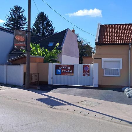 Csillag Panzio Hotel Vac Bagian luar foto