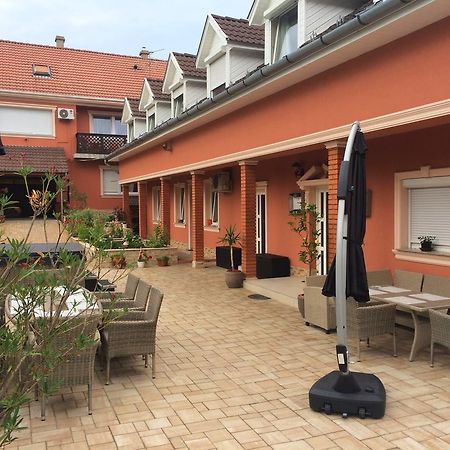 Csillag Panzio Hotel Vac Bagian luar foto