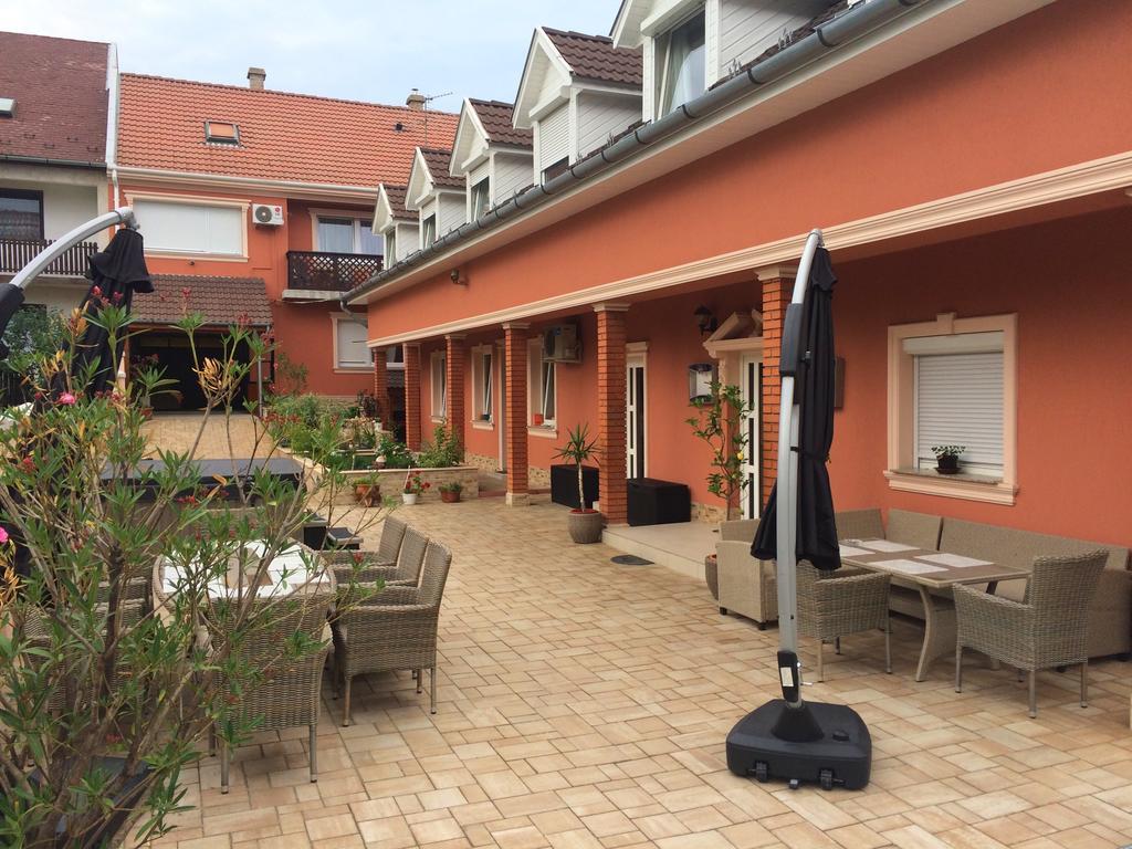 Csillag Panzio Hotel Vac Bagian luar foto