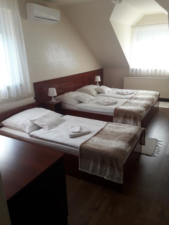 Csillag Panzio Hotel Vac Bagian luar foto