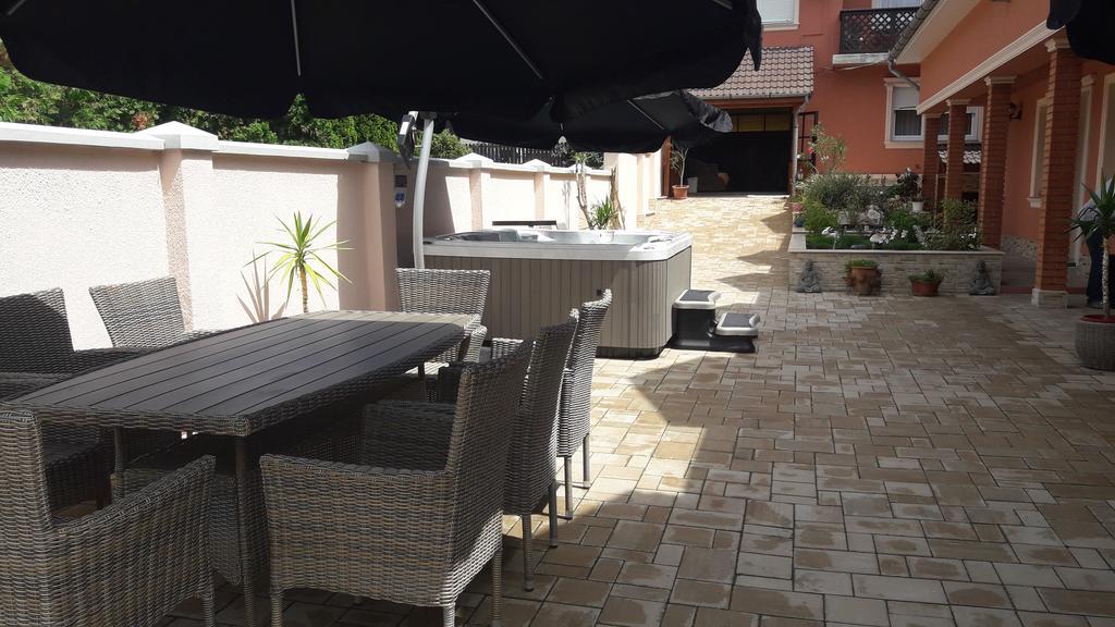 Csillag Panzio Hotel Vac Bagian luar foto