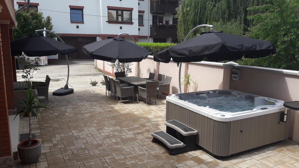 Csillag Panzio Hotel Vac Bagian luar foto