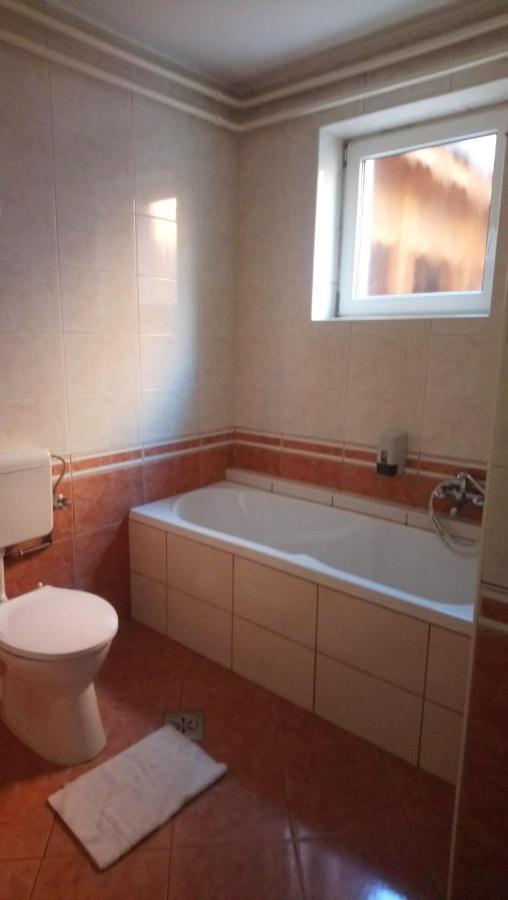 Csillag Panzio Hotel Vac Bagian luar foto