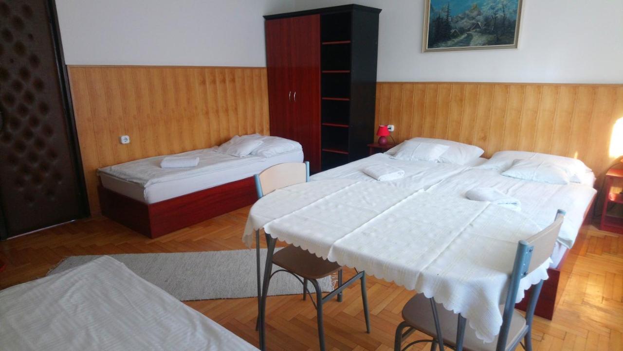 Csillag Panzio Hotel Vac Bagian luar foto